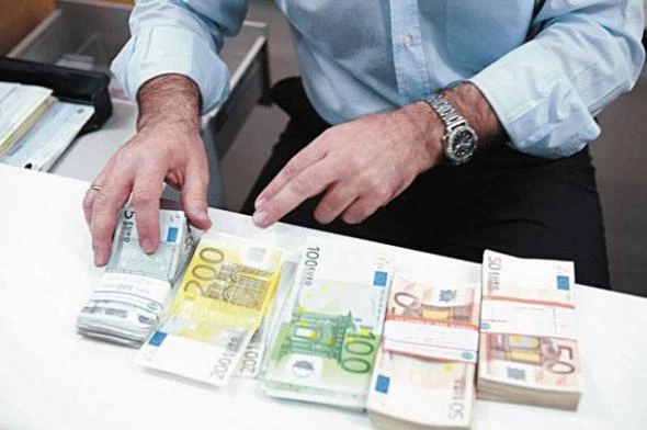 Χάθηκαν 106 δισ. ευρώ καταθέσεις στην Ελλάδα από το ξέσπασμα της κρίσης